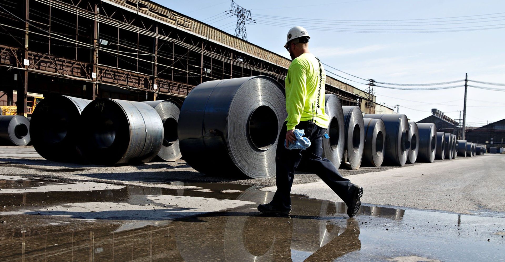 Ông Trump phản đối bán công ty thép US Steel cho đối tác Nhật - Ảnh: CNN