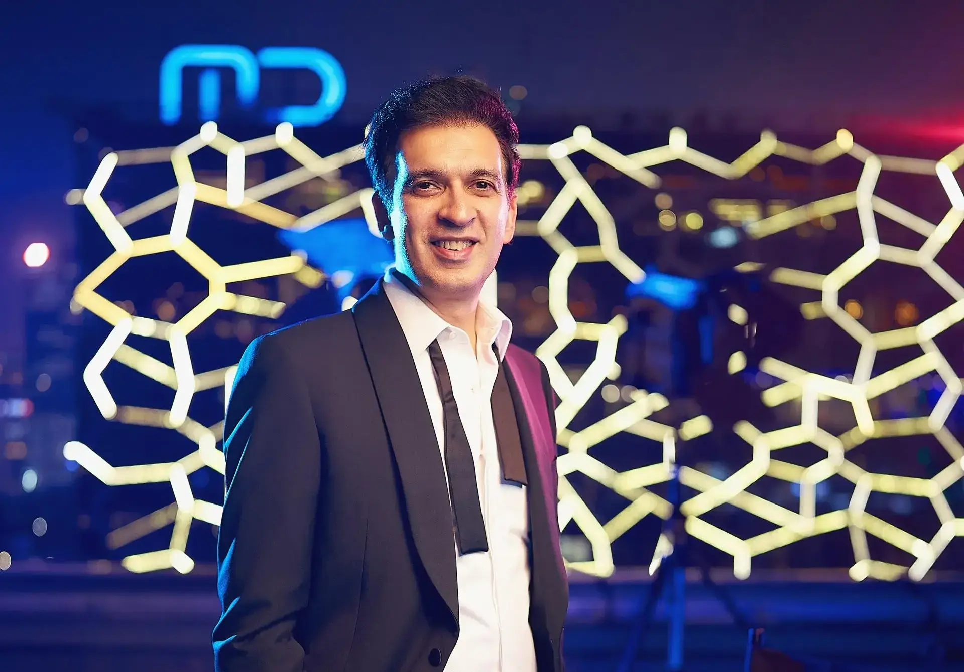 Tỷ phú, nhà sản xuất phim Manoj Punjabi