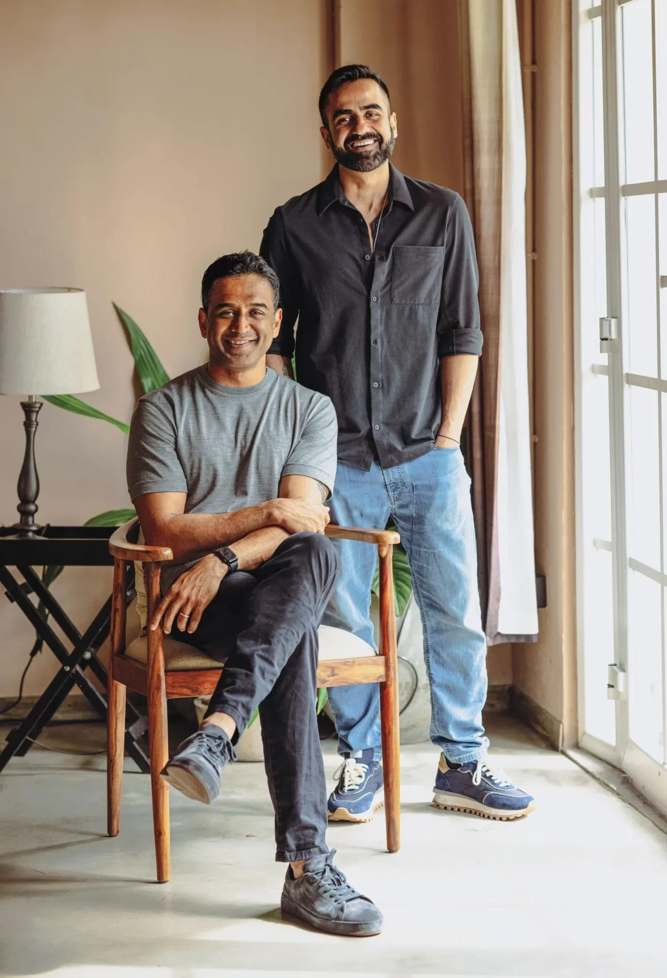 Nithin (trái) và Nikhil Kamath