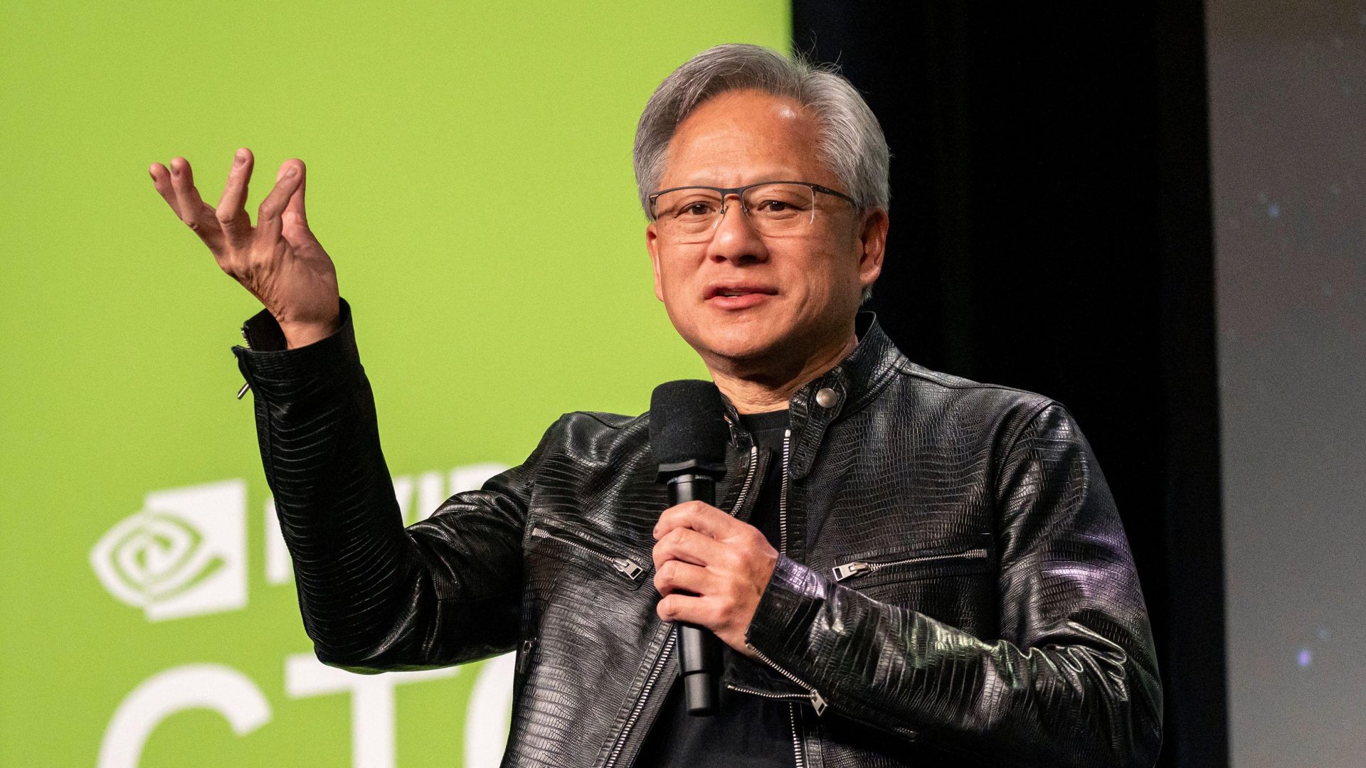 CEO Jensen Huang của Nvidia tại một buổi chia sẻ. Ảnh: Nvidia