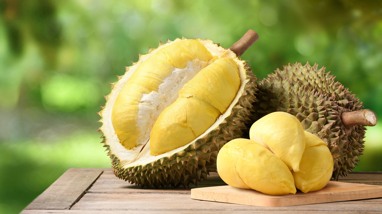 Sầu riêng là trái cây được trồng phổ biến tại Đông Nam Á. Ảnh: Thedailymeal