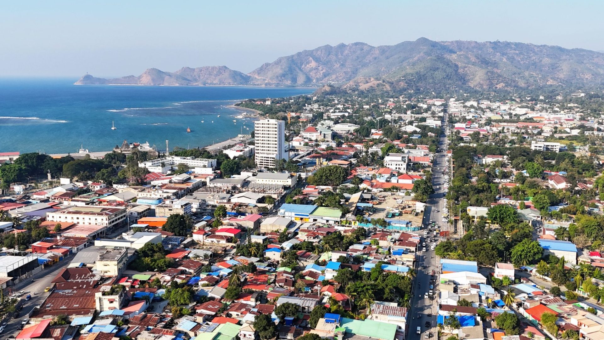 Kinh tế Đông Timor chật vật giảm phụ thuộc vào dầu mỏ Bãi biển Dili được nhận xét là đẹp nhưng quá ít khách du lịch. Ảnh: Ediscovery-Easttimor
