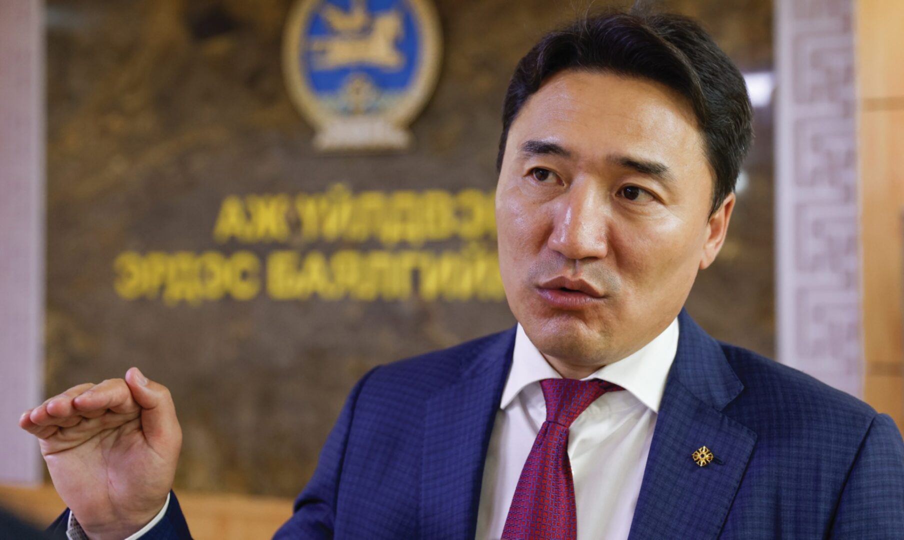 Bộ trưởng Damdinnyam trong 1 buổi chia sẻ với báo chí. Ảnh: Go Go Mongolia