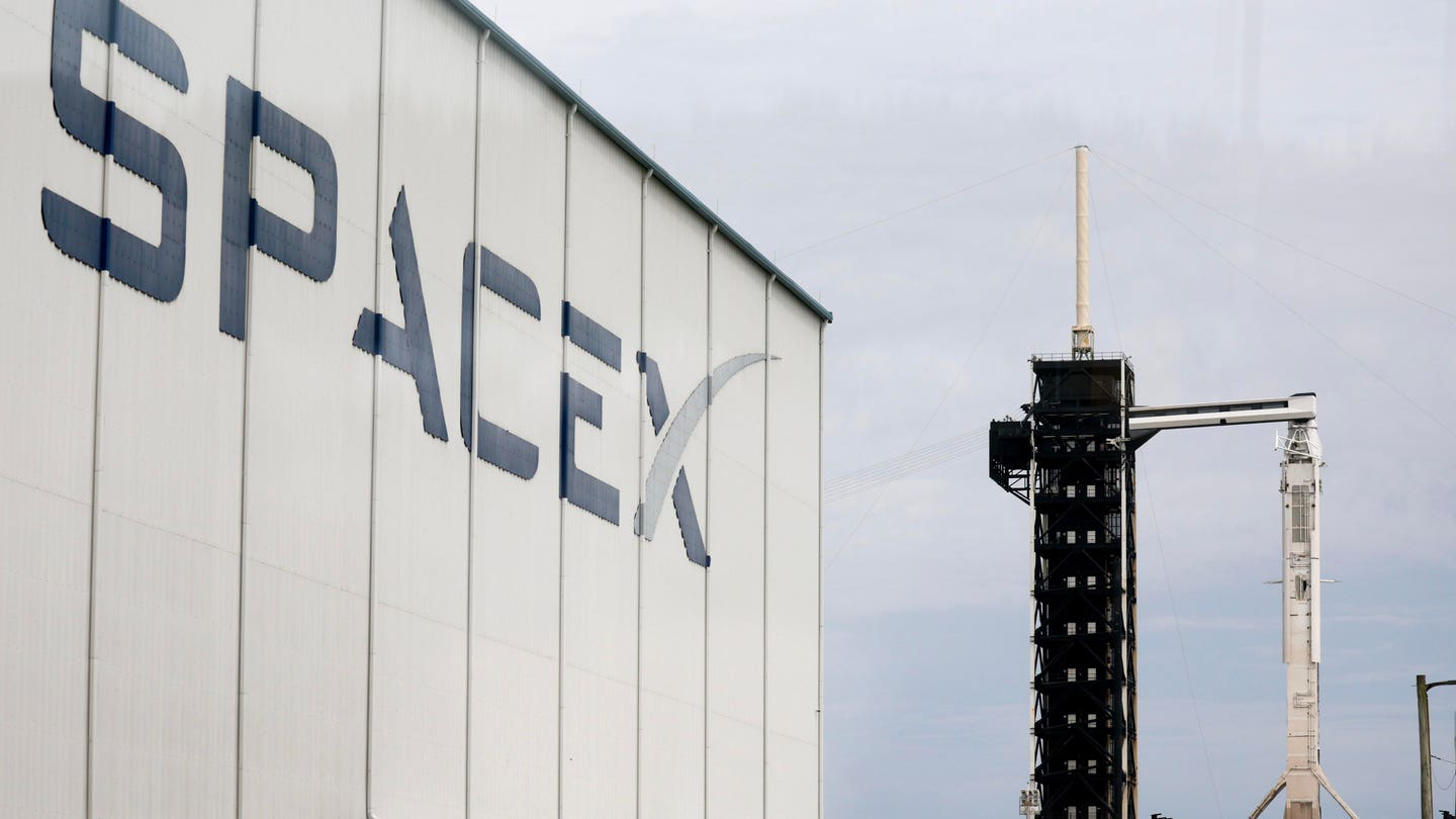 Một trung tâm phóng vệ tinh của SpaceX. Ảnh: Getty Images